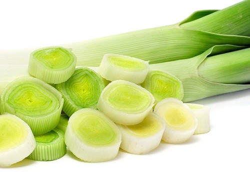 нарезанный лук порей